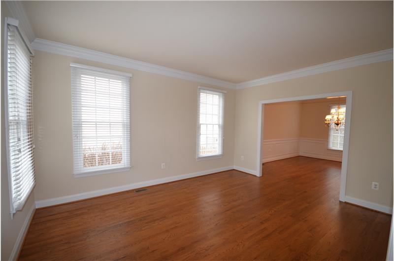 21763 Poole Ct - Photo 3 of 36