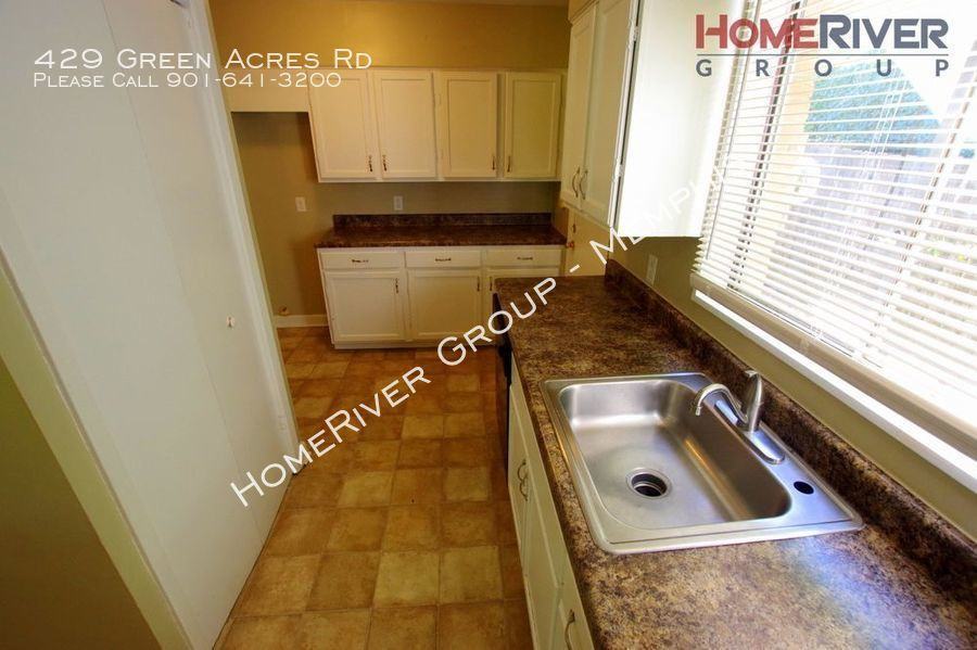 429 Green Acres Rd - Photo 3 of 15