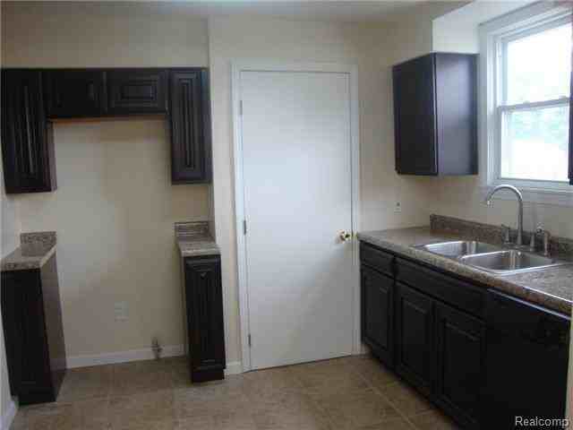 7535 Republic Avenue - Photo 6 of 14