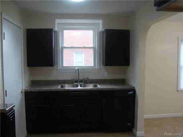 7535 Republic Avenue - Photo 7 of 14