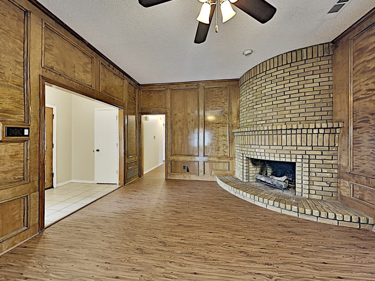 2501 Golden Oaks Dr - Photo 2 of 19