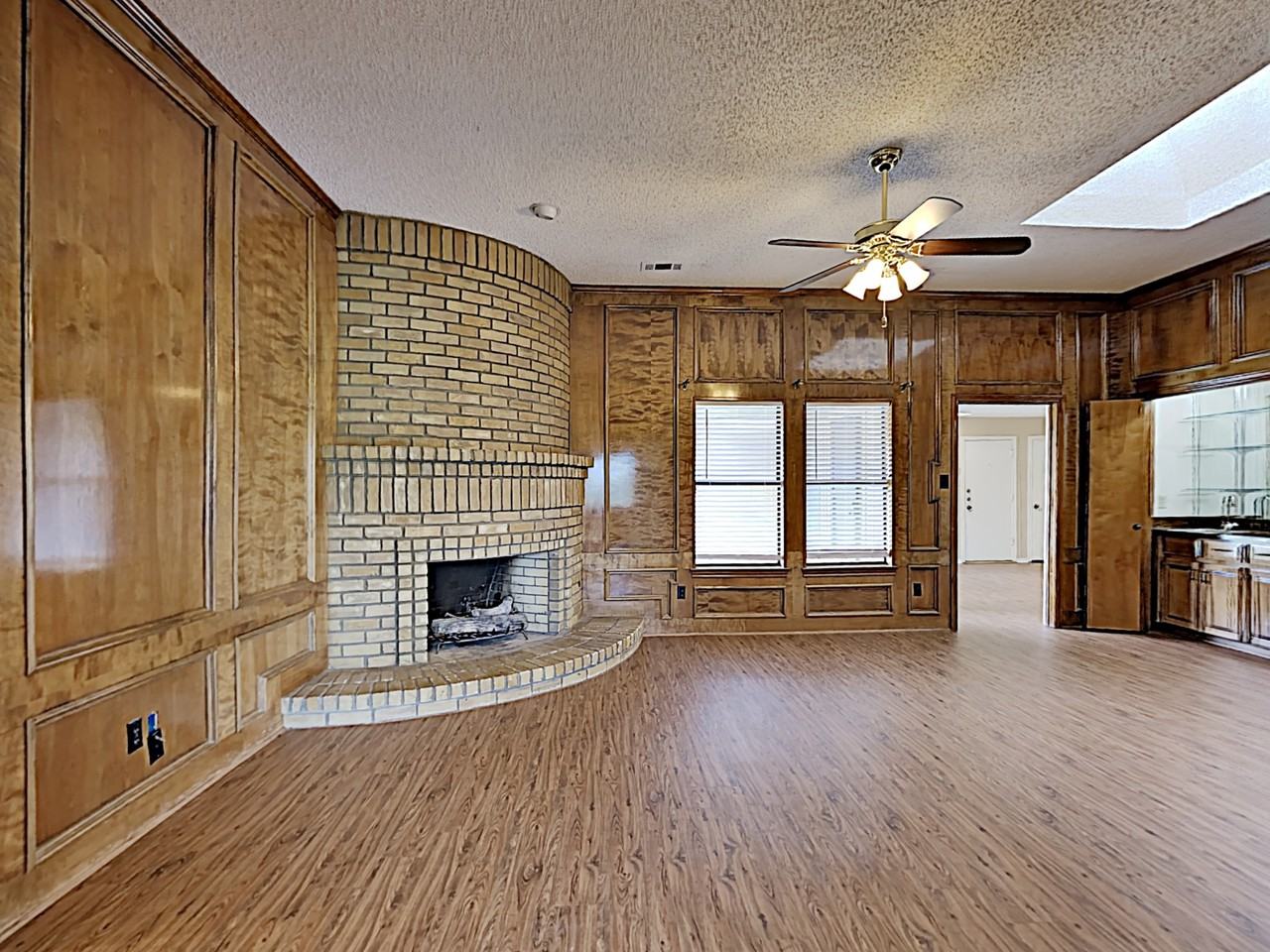 2501 Golden Oaks Dr - Photo 3 of 19