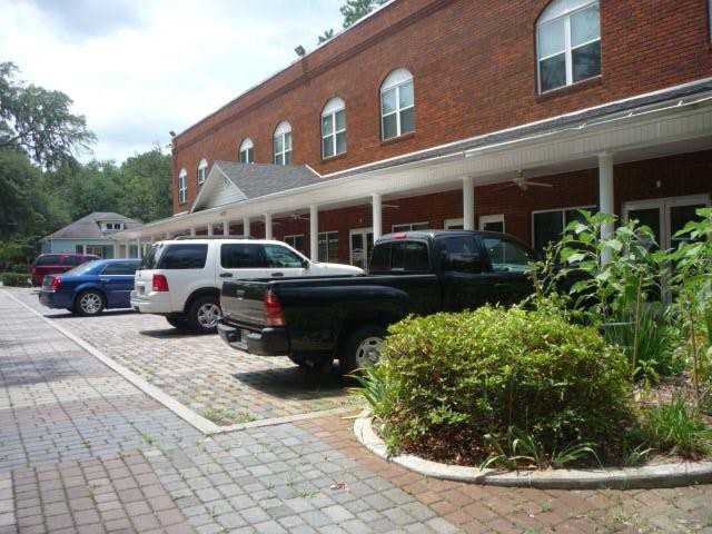 306 N Main St - Photo 3 of 7