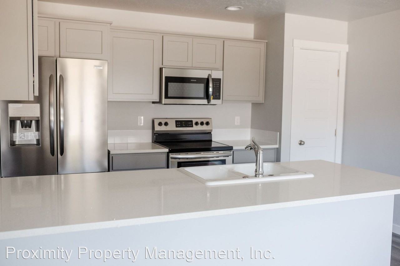 1062 E Martello Ln - Photo 2 of 8