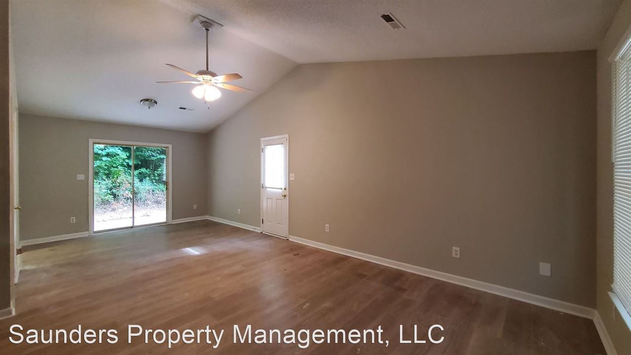 151 Laura Ave - Photo 3 of 9