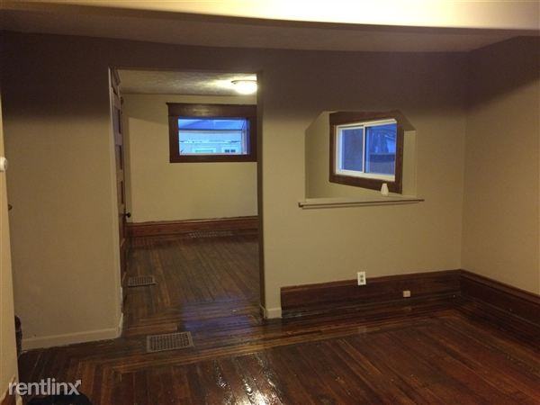 920 N Chestnut St - Photo 2 of 8