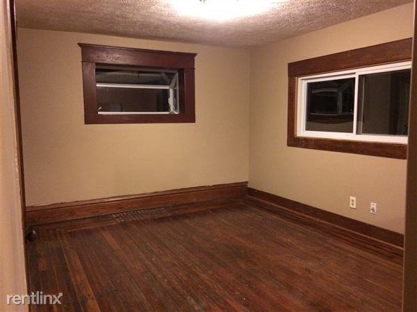 920 N Chestnut St - Photo 3 of 8