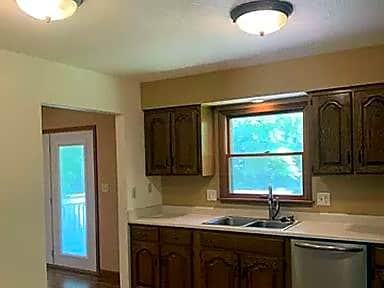 1202 Melrose Ave - Photo 3 of 8