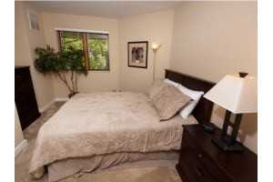 Oak Park City Apartments - Photo 3 of 28