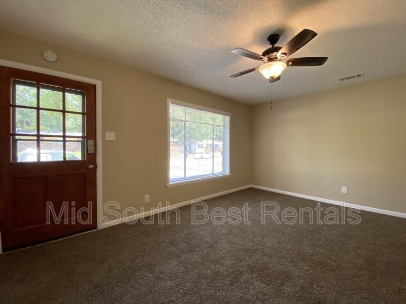 35 Sheffield Dr - Photo 2 of 8