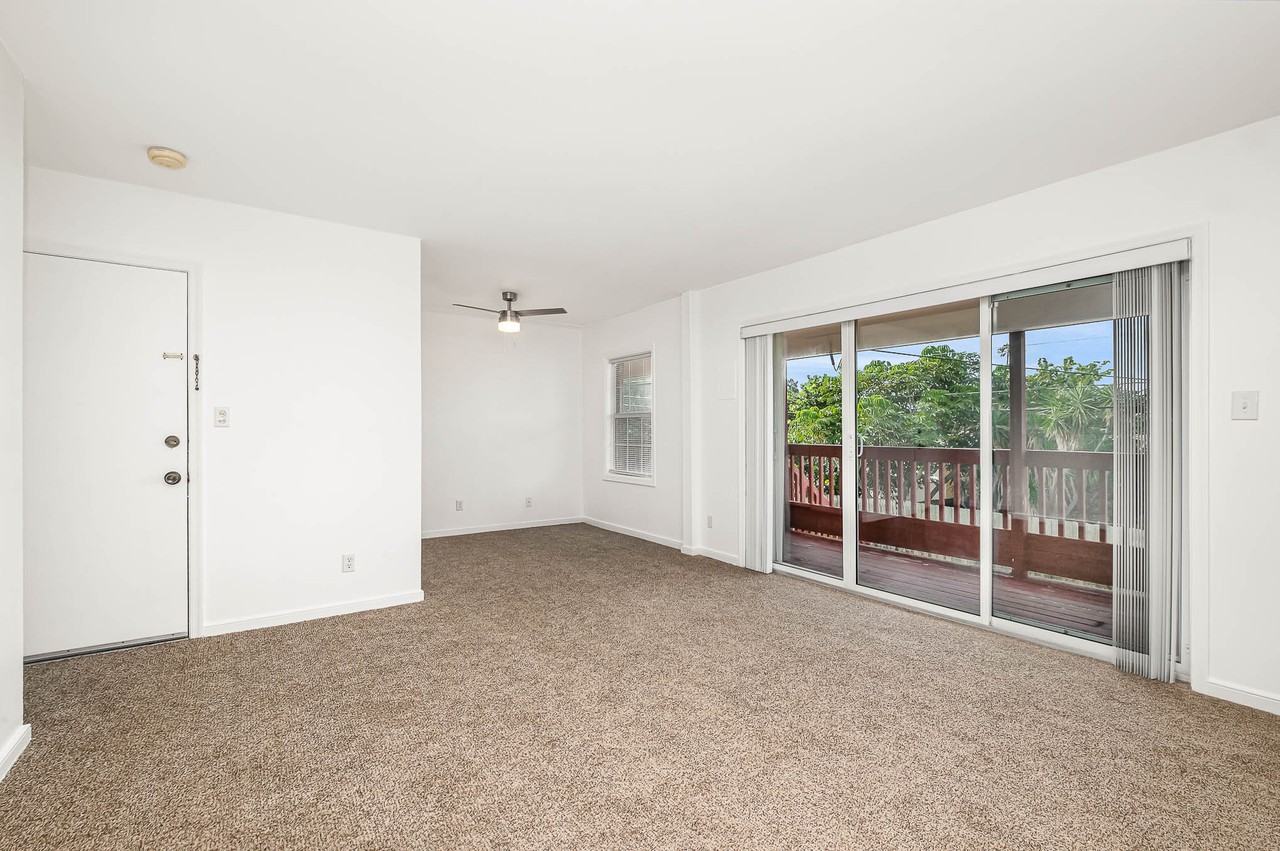 913 S Colonial Ct #D - Photo 3 of 9