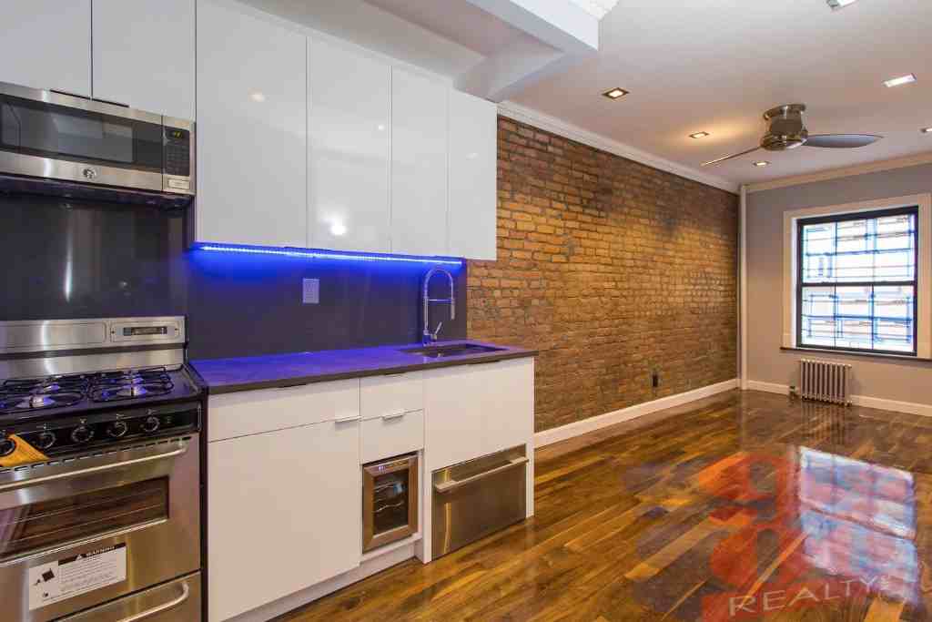 E 11th St #1A - Photo 2 of 7