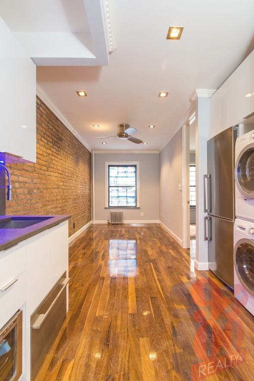 E 11th St #1A - Photo 3 of 7