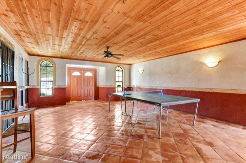 2445 N Thomas St - Photo 3 of 23