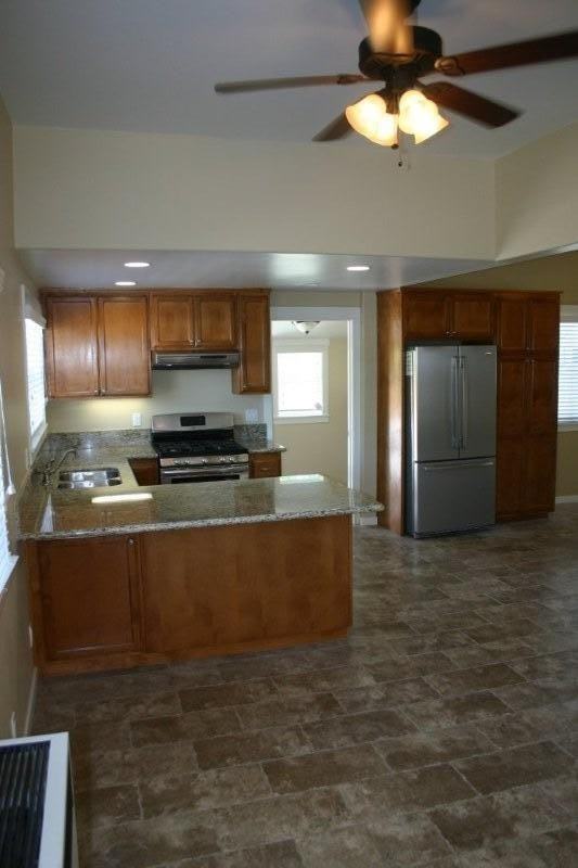 517 E Main St - Photo 3 of 15