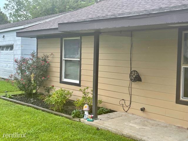 3320 Avenue A - Photo 3 of 32