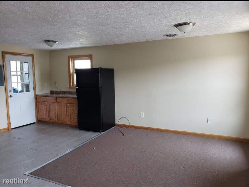 898 30th St - Photo 3 of 7