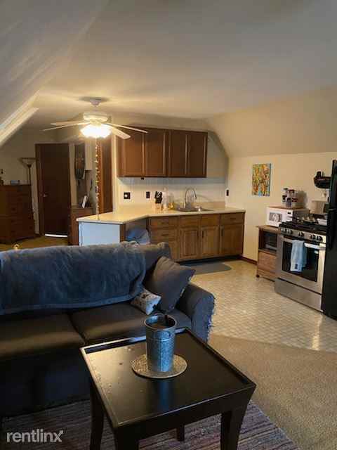 540 W 29th St - Photo 2 of 7