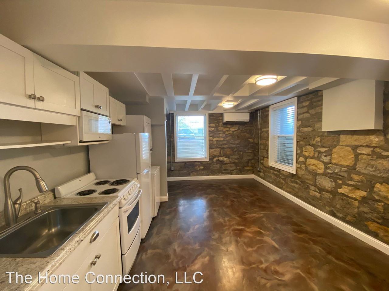 138 N Leonard St - Photo 2 of 5