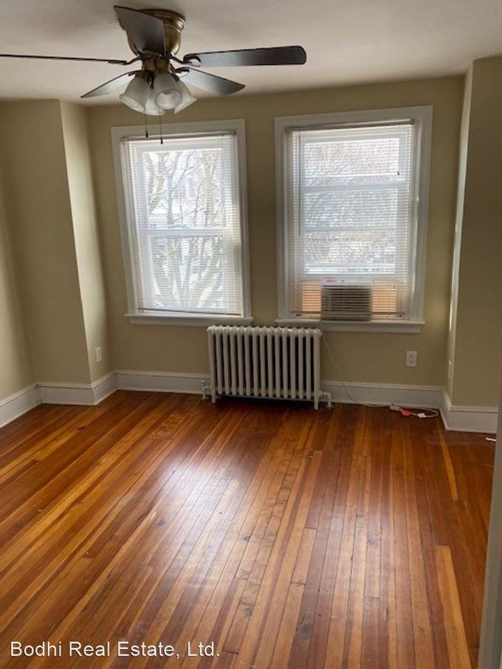 251 Iona Ave - Photo 2 of 14