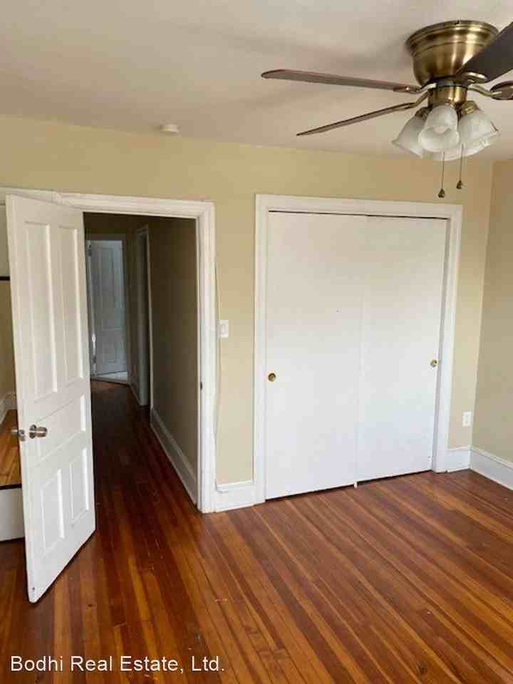 251 Iona Ave - Photo 3 of 14