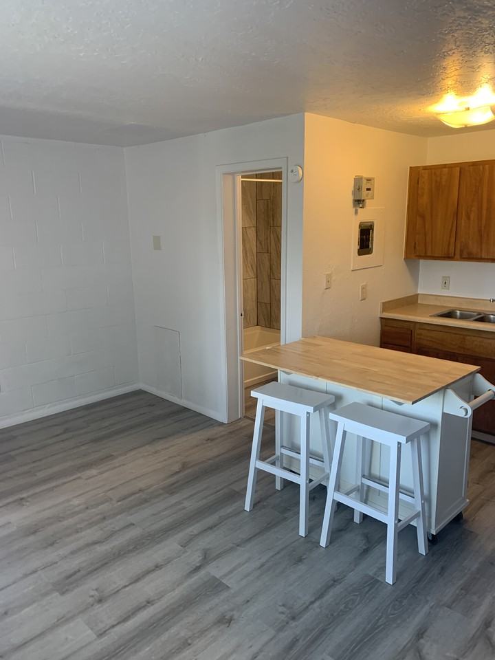 1701 Lead Ave Se - Photo 3 of 25