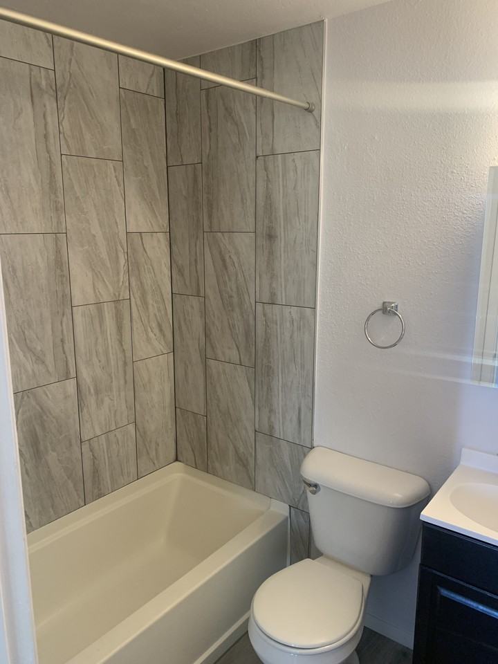 1701 Lead Ave Se - Photo 5 of 25