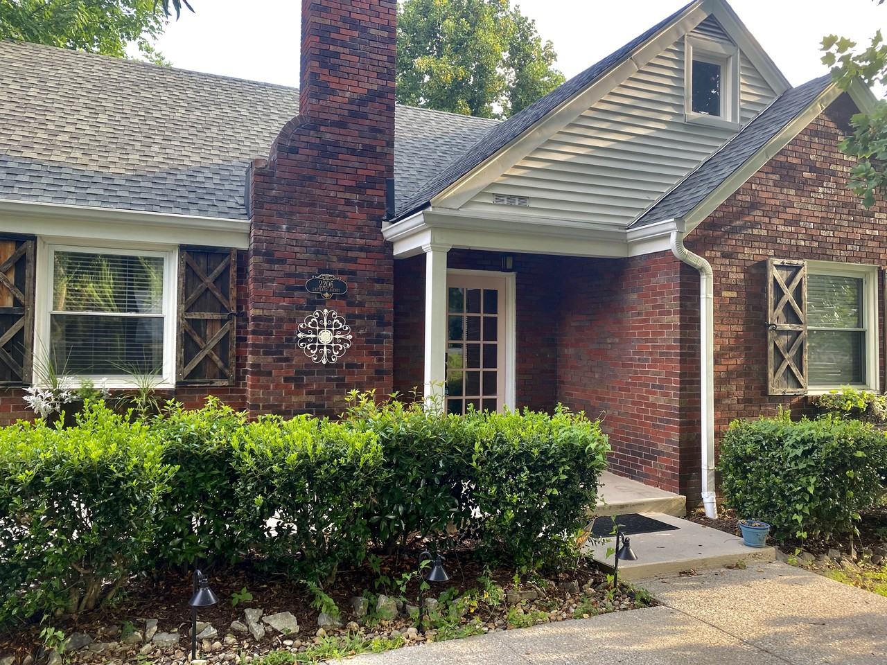 2206 Eastland Ave - Photo 3 of 30