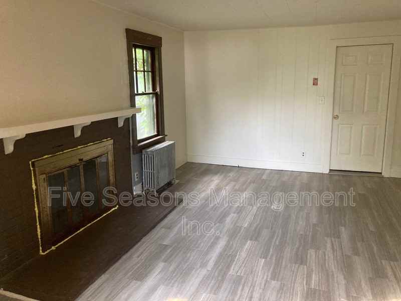370 Riverside Ave - Photo 4 of 19