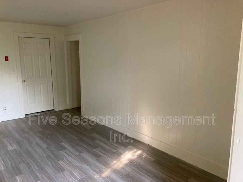 370 Riverside Ave - Photo 5 of 19