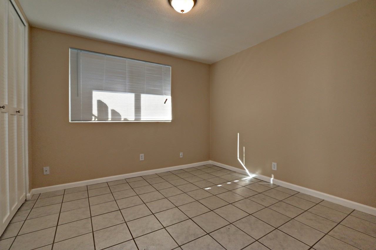 3013 W Port Au Prince Ln - Photo 3 of 35