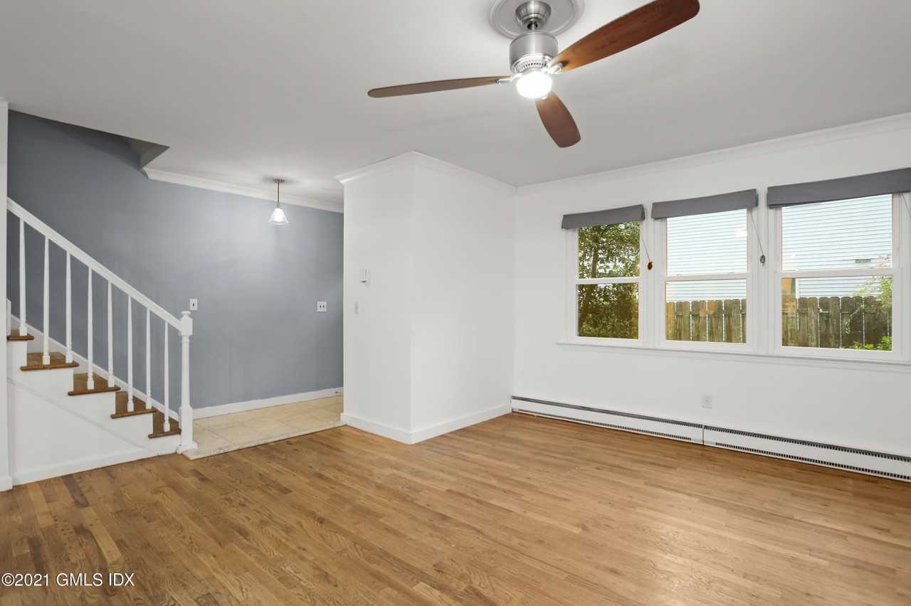31 Green Ln Unit 2 - Photo 3 of 11