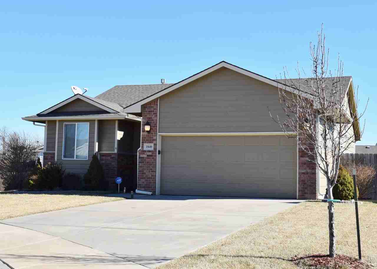 1840 Honeysuckle Cir - Photo 2 of 19