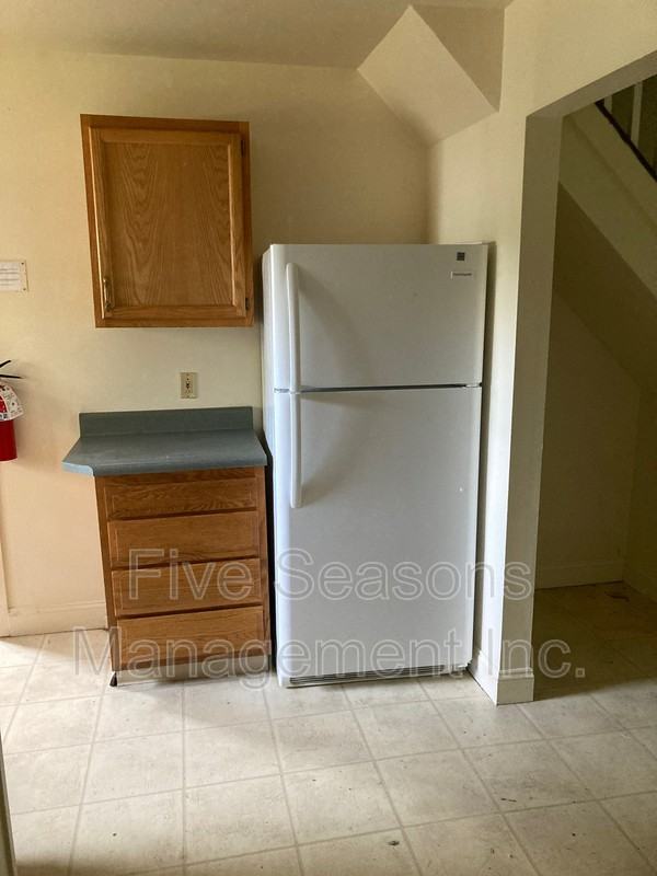 370 Riverside Ave - Photo 6 of 19
