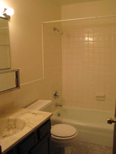 10500 West Fond Du Lac AvenueApt. 11 #11 - Photo 3 of 6