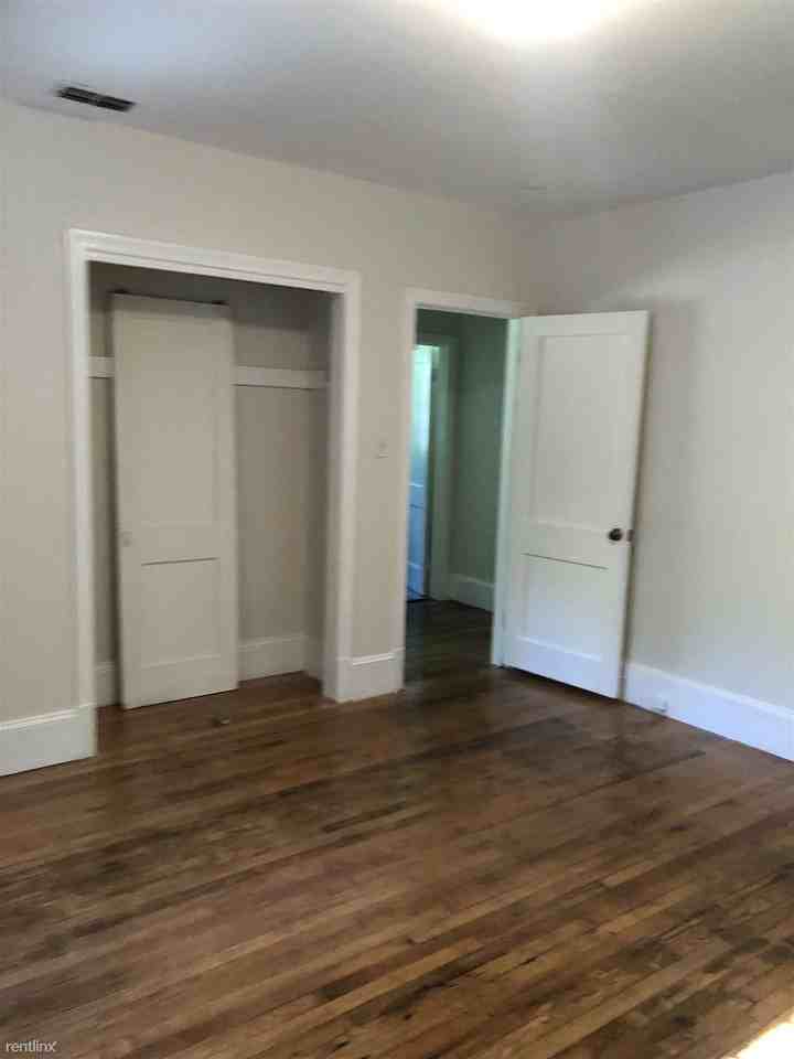 1418 Flynn Rd - Photo 3 of 4