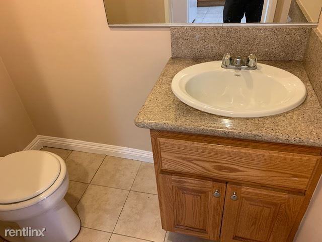 2449 S Barrington Ave - Photo 3 of 5