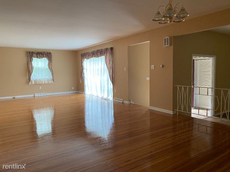 404 Tanforan Dr - Photo 2 of 7