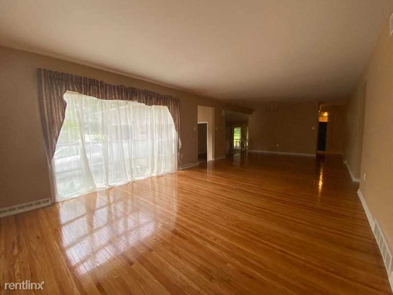 404 Tanforan Dr - Photo 3 of 7