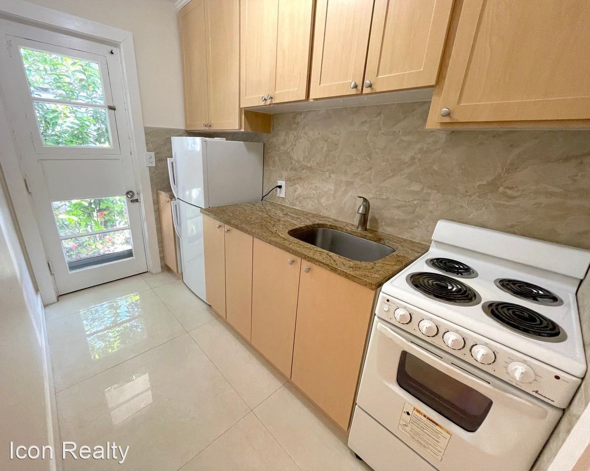 315 SE 11th Avenue - Photo 2 of 6