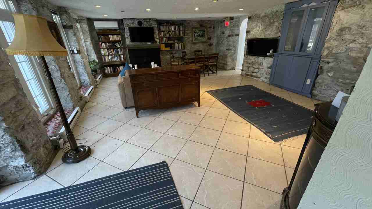 Boulevard Saint-Joseph & 25e Avenue - Photo 2 of 16