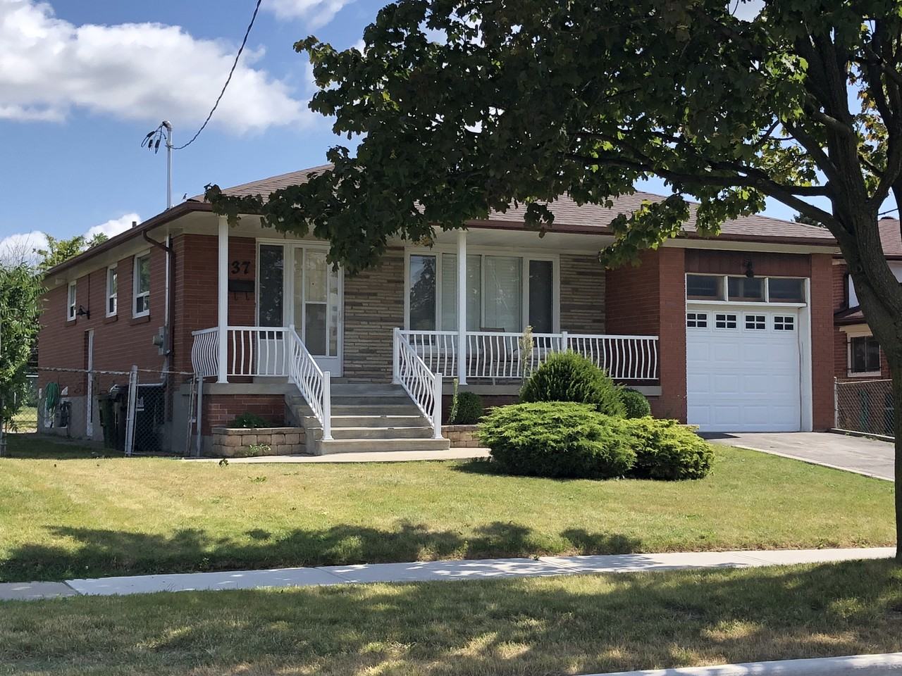 137 Derrydown Road, Toronto, ON M3J 1R6, CA 1 bedroom House Rental