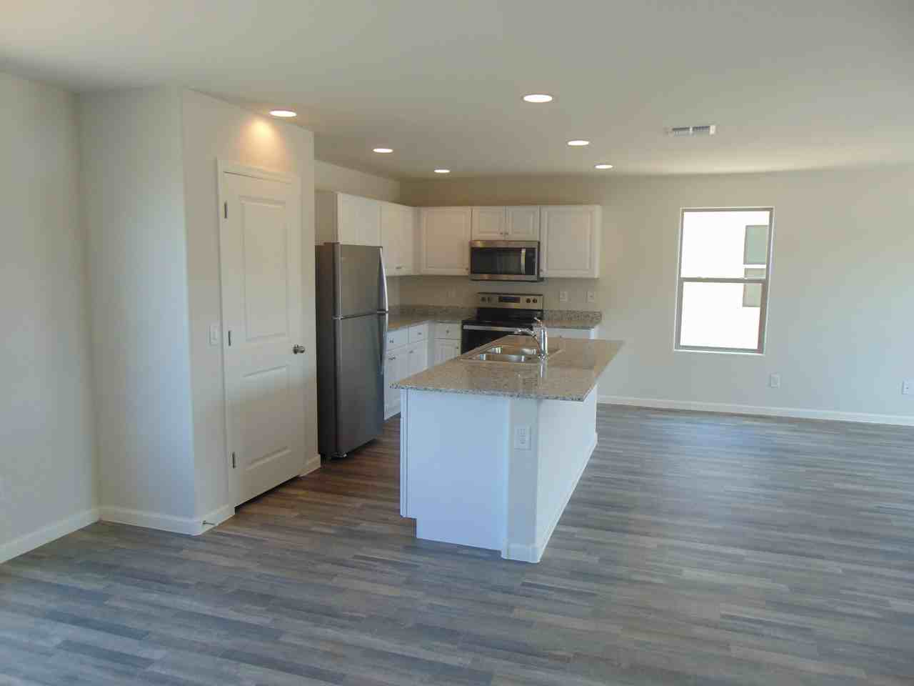 806 W Caroline St - Photo 5 of 20