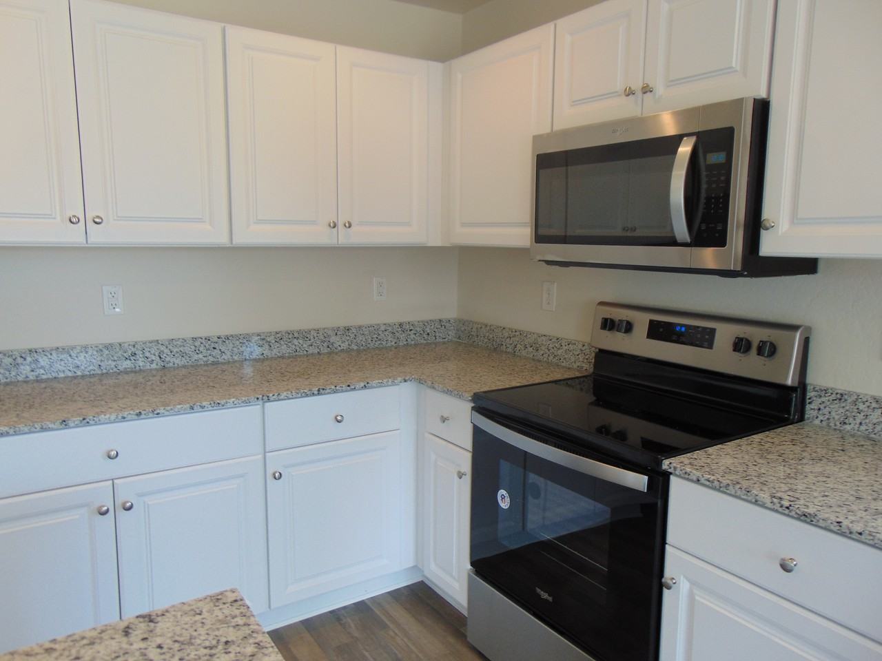 806 W Caroline St - Photo 7 of 20