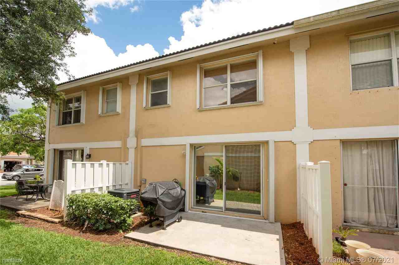 9009 Nw 54th St #9009 - Photo 2 of 10