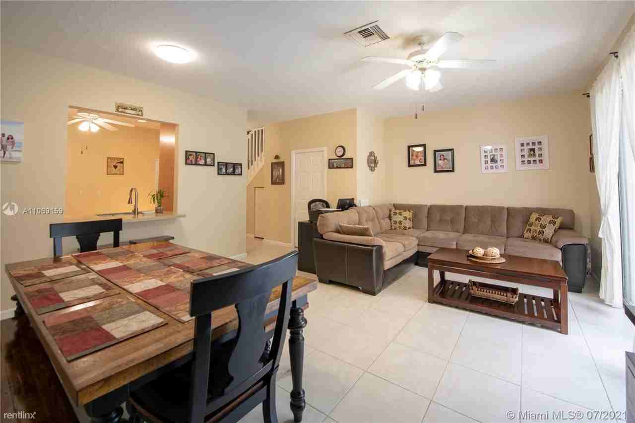 9009 Nw 54th St #9009 - Photo 3 of 10