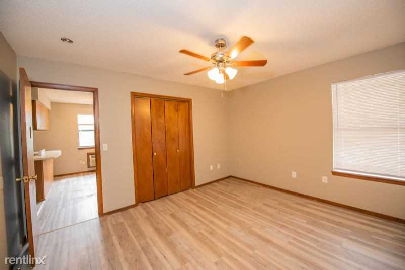 1390 W Wedington Dr - Photo 2 of 11