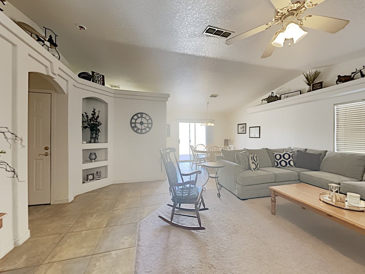 2265 Huntington Dr - Photo 3 of 17