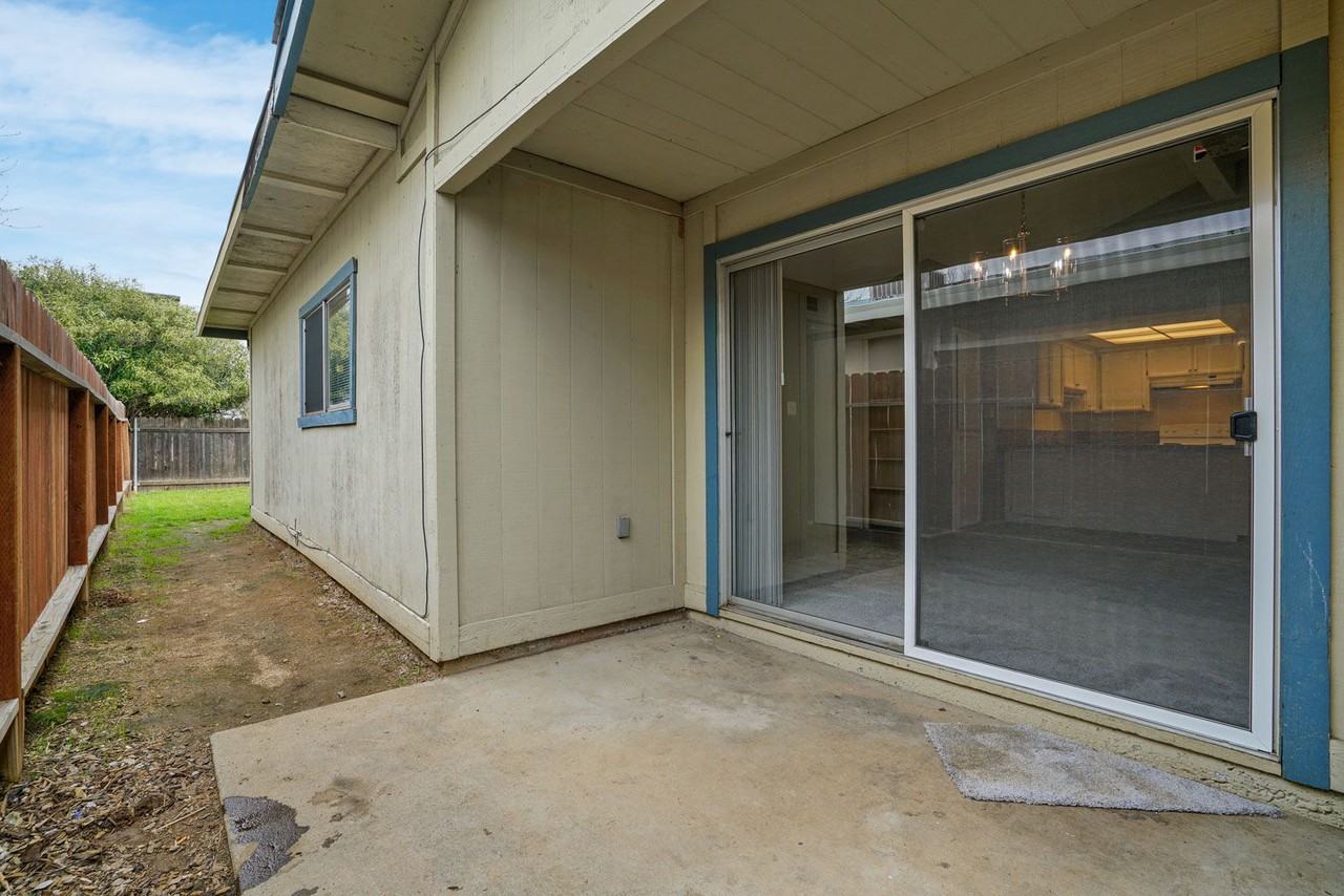 9125-9127 Nasreen Dr - Photo 7 of 31