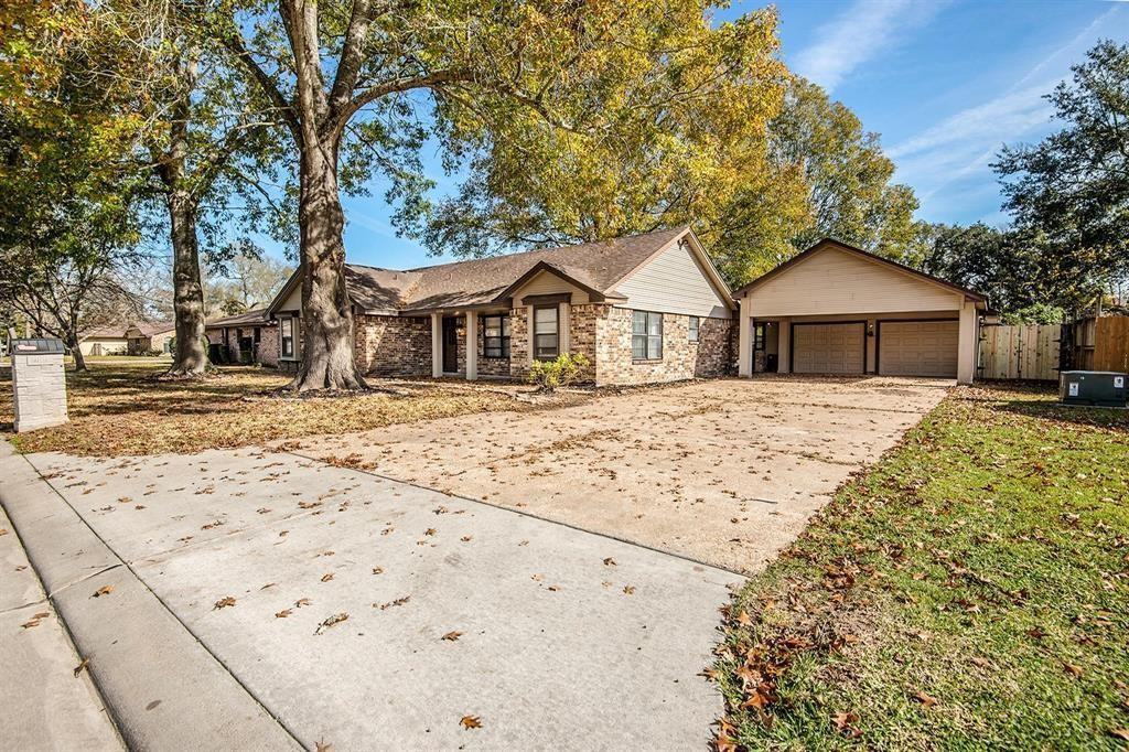 12510 Old River Dr - Photo 2 of 20